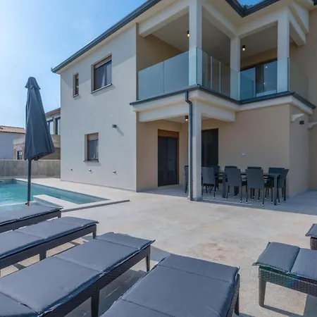 Rita, A Luxurious Private With A Pool Near The Sea Holiday home