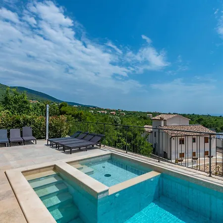 Rita, A Luxurious Private With A Pool Near The Sea Viskovici