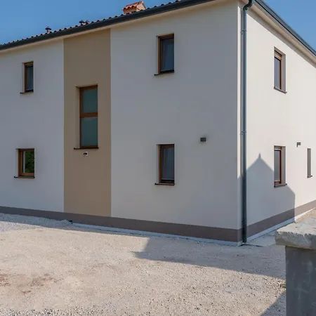Rita, A Luxurious Private With A Pool Near The Sea * Viskovići