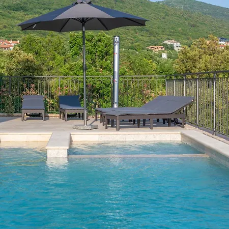 Rita, A Luxurious Private With A Pool Near The Sea Holiday home