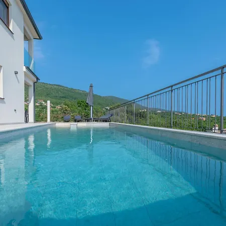 Holiday home Rita, A Luxurious Private With A Pool Near The Sea Viskovici