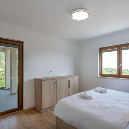 Rita, A Luxurious Private With A Pool Near The Sea *