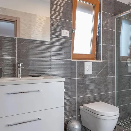 Rita, A Luxurious Private With A Pool Near The Sea Viskovici
