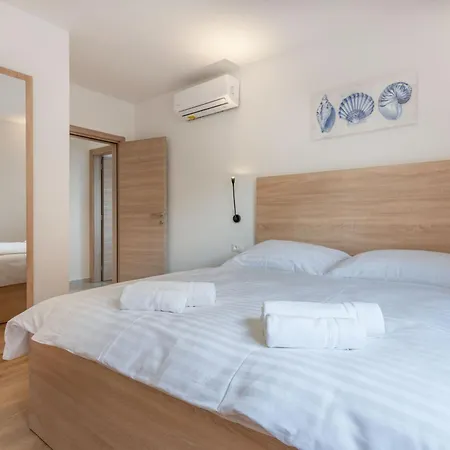 Holiday home Rita, A Luxurious Private With A Pool Near The Sea Viskovici