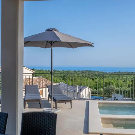 Rita, A Luxurious Private With A Pool Near The Sea Holiday home