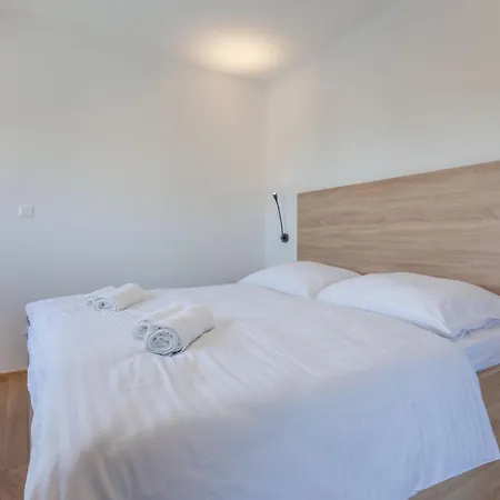 Holiday home Rita, A Luxurious Private With A Pool Near The Sea Viskovici