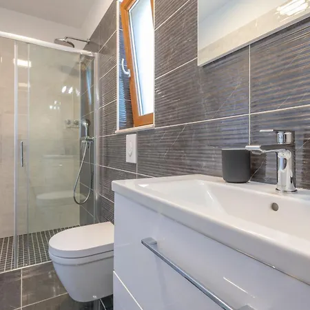 Holiday home Rita, A Luxurious Private With A Pool Near The Sea *