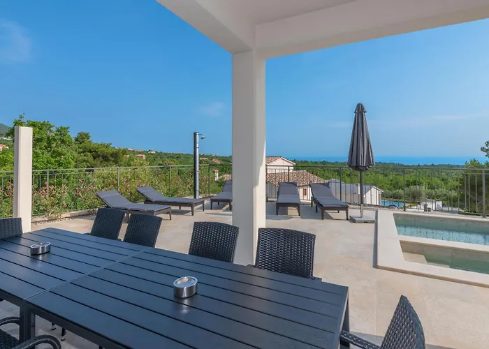 Rita, A Luxurious Private With A Pool Near The Sea Ferienhaus *