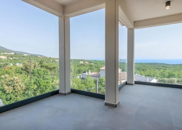 Rita, A Luxurious Private With A Pool Near The Sea *
