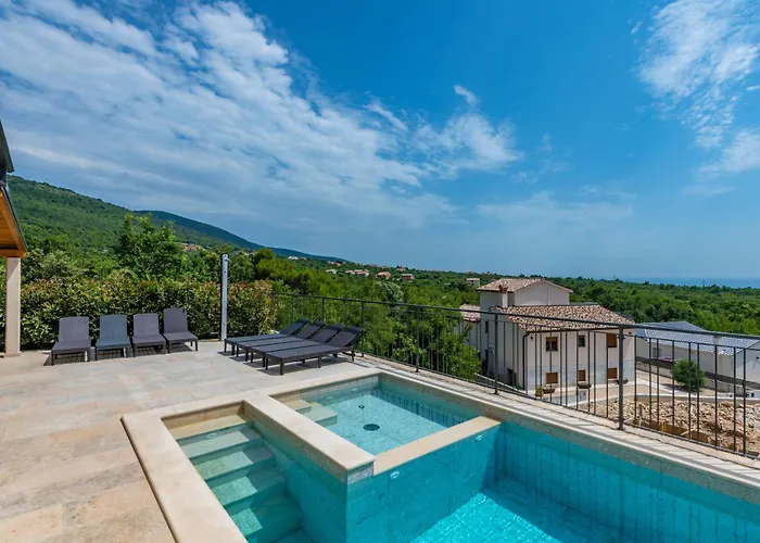 Rita, A Luxurious Private With A Pool Near The Sea Viskovići