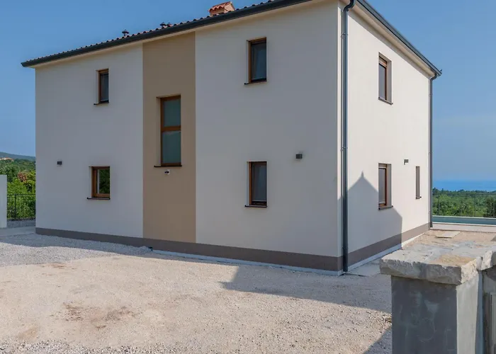 Rita, A Luxurious Private With A Pool Near The Sea * Viskovići