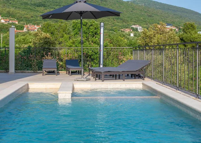 Rita, A Luxurious Private With A Pool Near The Sea Ferienhaus