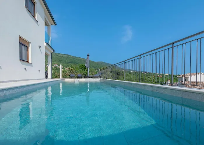 Ferienhaus Rita, A Luxurious Private With A Pool Near The Sea Viskovići