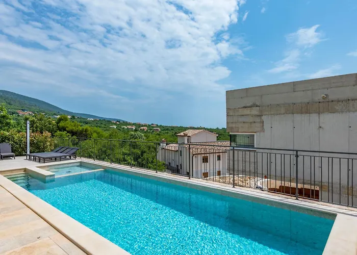 Rita, A Luxurious Private With A Pool Near The Sea