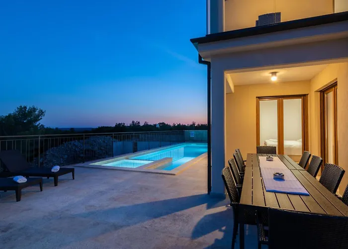 Rita, A Luxurious Private With A Pool Near The Sea Ferienhaus