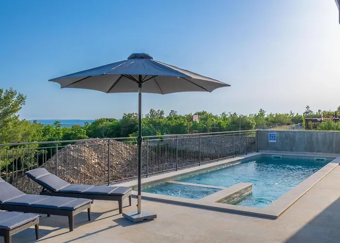 Ferienhaus Rita, A Luxurious Private With A Pool Near The Sea *