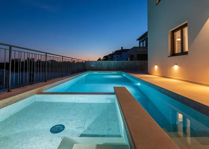 Ferienhaus Rita, A Luxurious Private With A Pool Near The Sea *