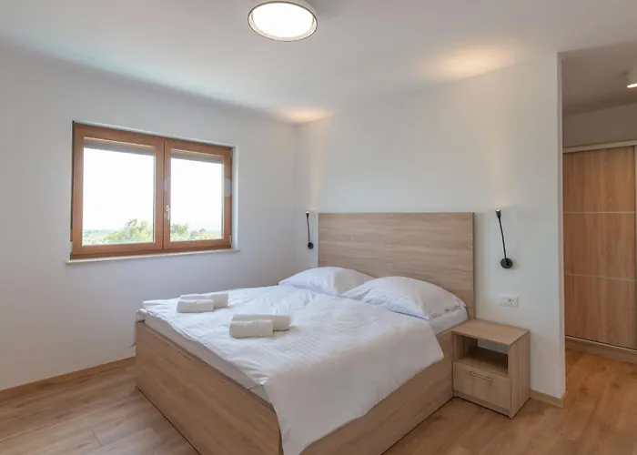 Rita, A Luxurious Private With A Pool Near The Sea *