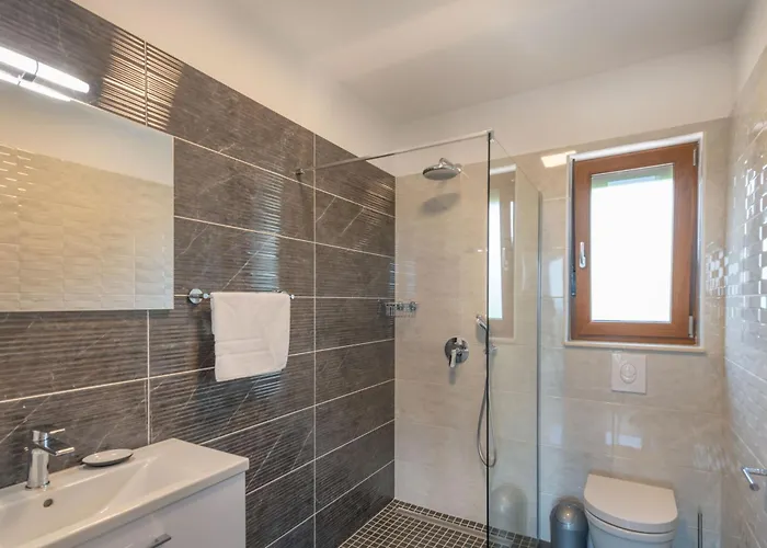 Rita, A Luxurious Private With A Pool Near The Sea Ferienhaus